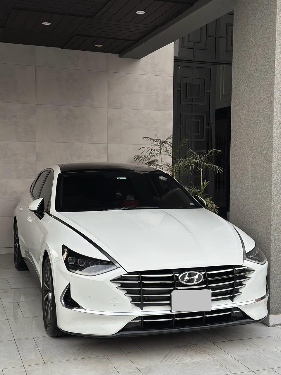 Hyundai Elantra rental in Lahore