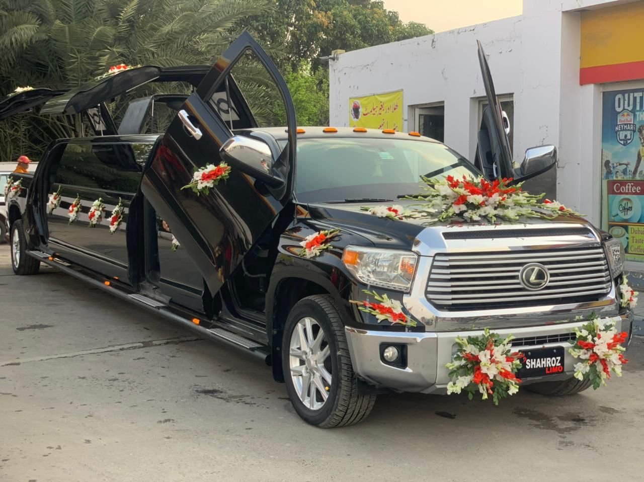 Luxury limousine and sedan rental in Lahore