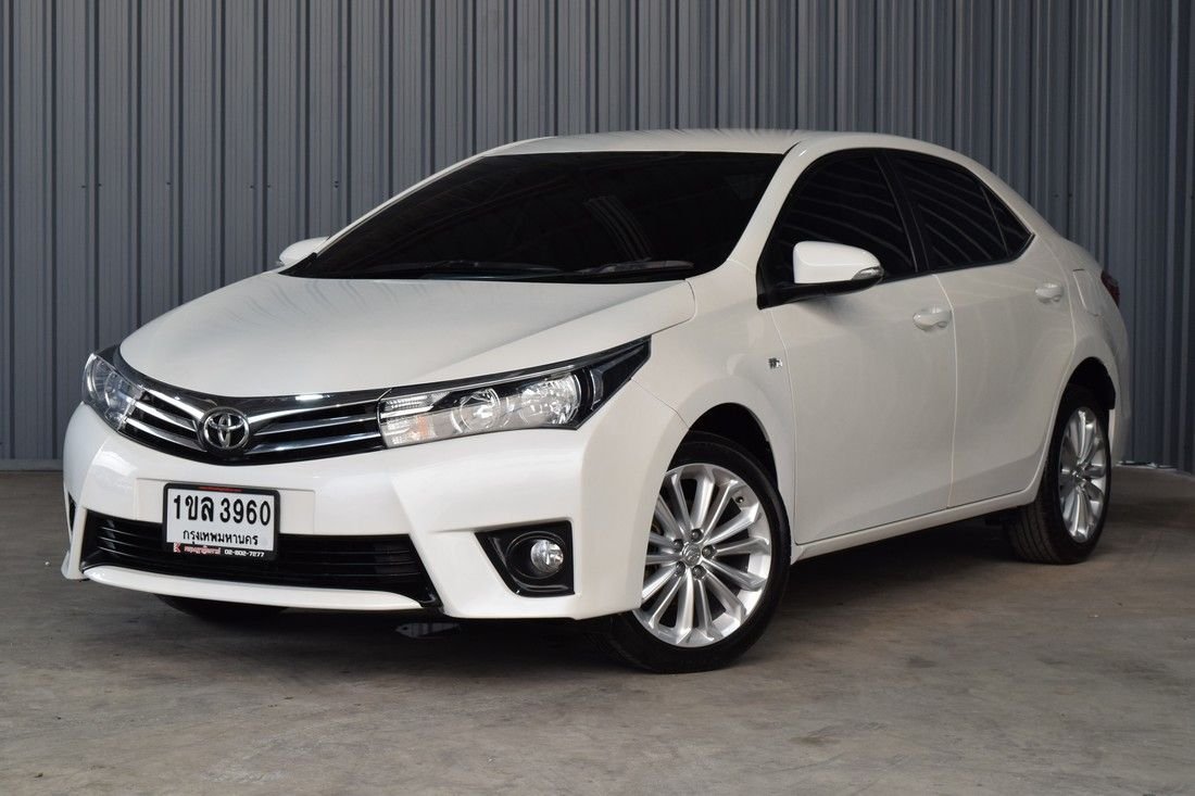 Toyota Corolla 1.8 rental car in Lahore for Model Town customers