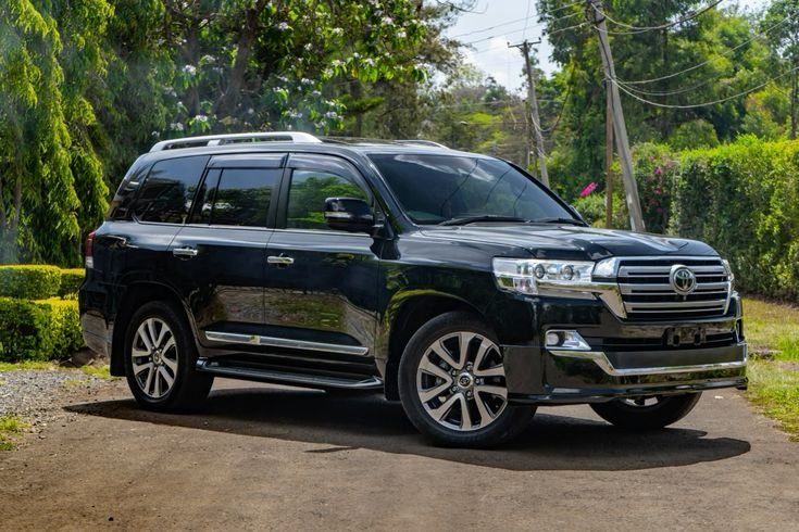 Toyota Land Cruiser ZX LC300 for airport transfer in Lahore
