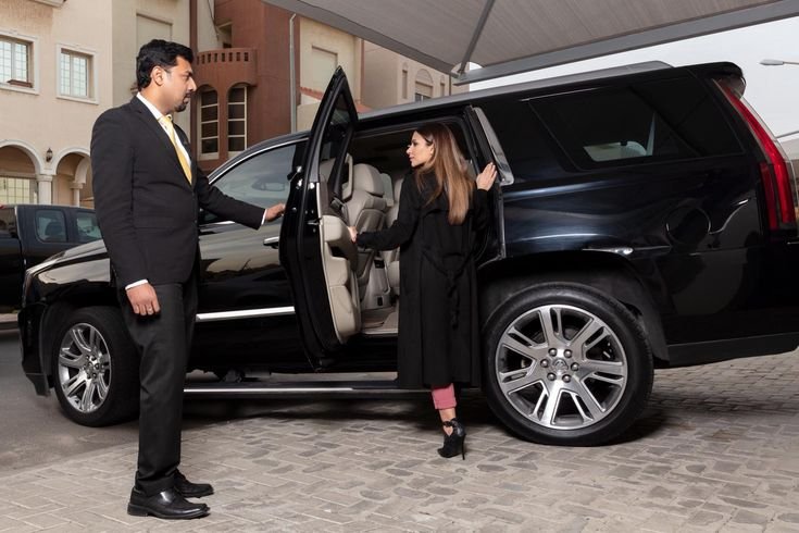 Chauffeur car for Lahore Airport transfer and round trip