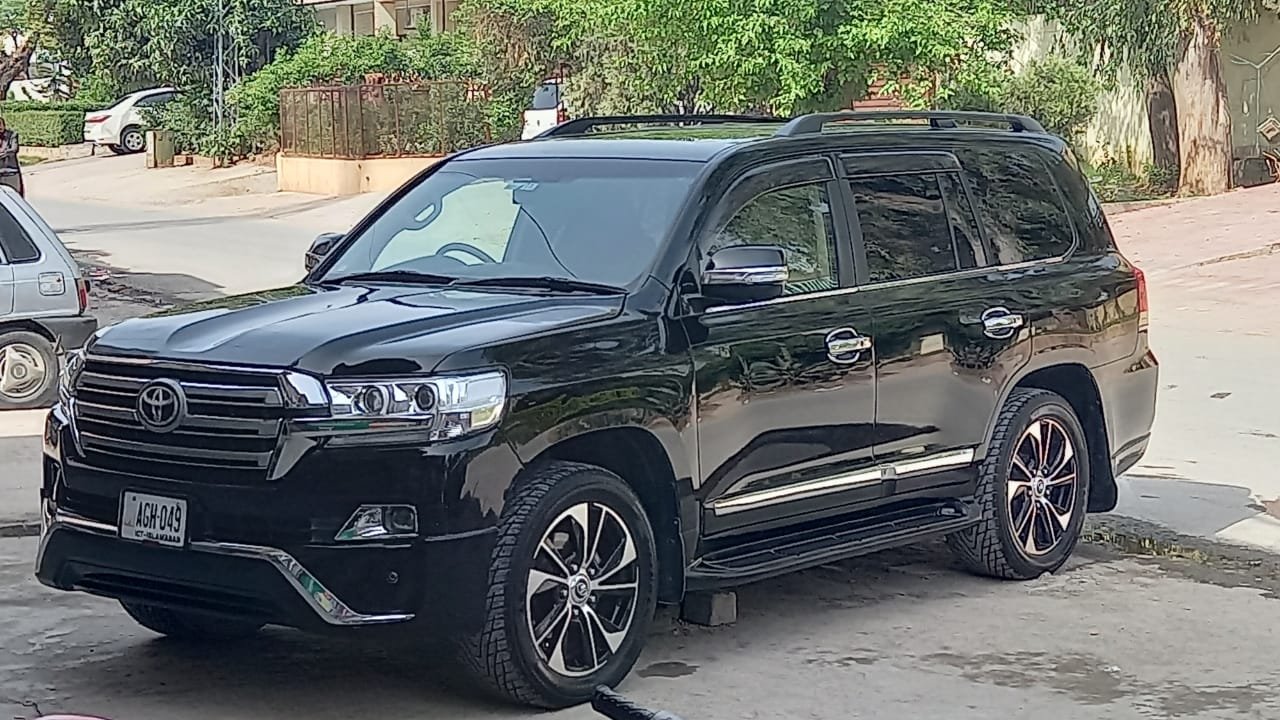Toyota Land Cruiser V8 LC200 rental in Askari Lahore