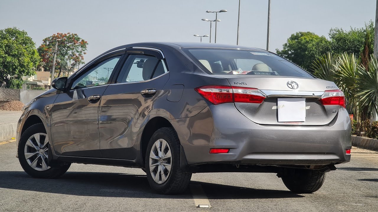 Toyota Corolla sedan for rent in Lahore